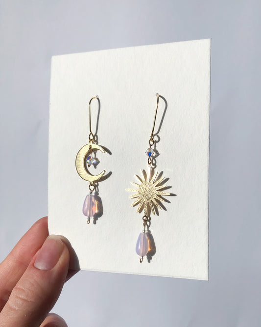 Celestial Dangle Earrings with Swarovski Crystals - Einzigartige Ohrringe von StudioSiroh. Jetzt online bestellen!